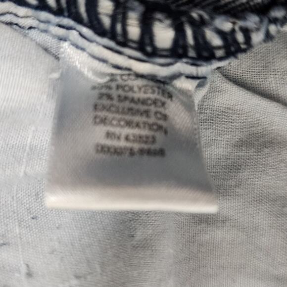 CJ Banks Classic Fit Capri Jeans featuring a star pattern Women's Size 6 - Picture 8 of 9